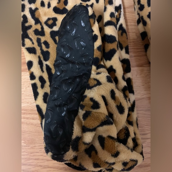 NWT Cheetah Leopard Adult Unisex SMALL Hoodie Footed Onesie - Picture 4 of 5